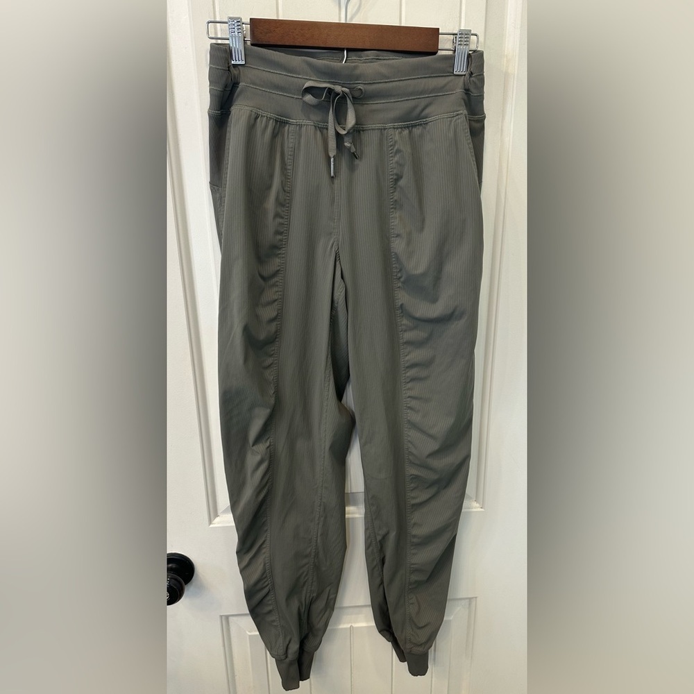 Lululemon Dance Studio Joggers Size 6 Olive Green Excellent Condition - Picture 5 of 7